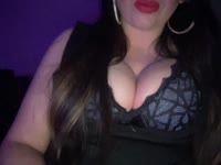 Ik ben een leuke spontane vrouw van 29 jaar oud. Ik heb lang blond / inmiddels bruin haar (over de schouders), blauwe ogen, Niet slank, niet dik ertussen in dus. Ik  heb een cup D en ik kom uit Utrecht waar ik vlakbij het centrum woon. Verder ben ik al een ruime tijd single.  Ik ben op zoek naar een beetje leuke spanning en avontuur. Heb je verder nog vragen, dan kan je altijd een berichtje sturen, dat zou ik leuk vinden. Xxx