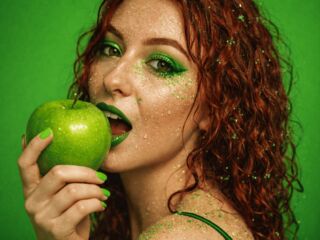 hot cam girl masturbating with sextoy BiancaFlame