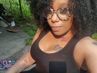 naked cam girl fingering pussy DesiraeLuciano