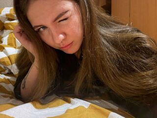 naked camgirl fingering pussy KiraRustle