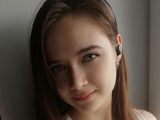 naked girl with webcam masturbating with vibrator EmilieMollo
