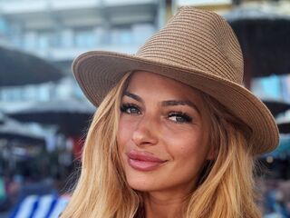 camwhore shaved pussy RonieParker