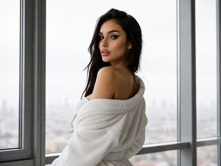camslut showing tits RoxAnne