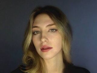 naked camgirl fingering pussy AmyHuckabey