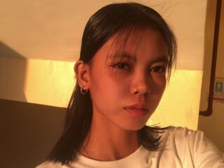 topless camgirl AnnahGrace