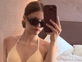 girl topless AureliaThorn