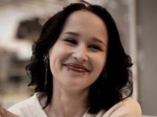 hot cam girl masturbating with vibrator BrandieOcasio