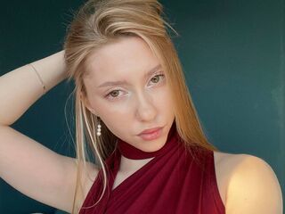 camgirl playing with vibrator CarylonBenzer