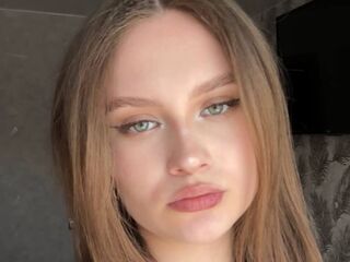 camgirl fingering pussy CarylonPreis