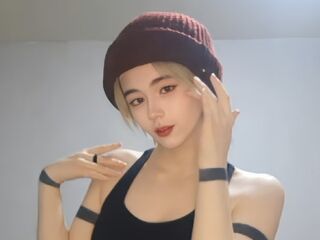 naked girl with webcam masturbating with vibrator DanaMoretti