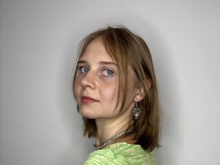 topless webcamgirl DenniseVerso