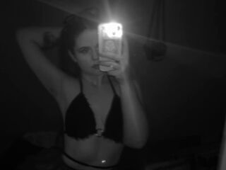 sex cam show DoloresHuesing