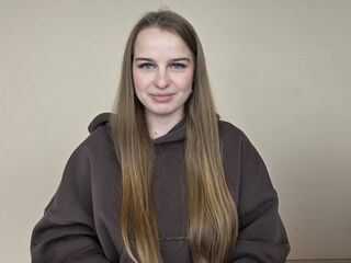 cam girl chatroom DonetteSally