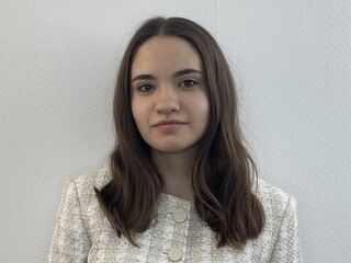 naughty camgirl fingering shaved pussy ElishaPelini