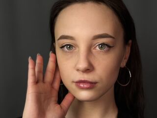 hot cam girl fingering shaved pussy EllynDarvish