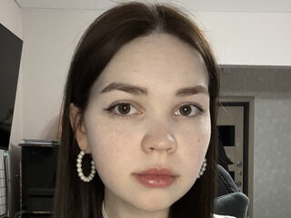 camgirl playing with sextoy EmiliRoyzi