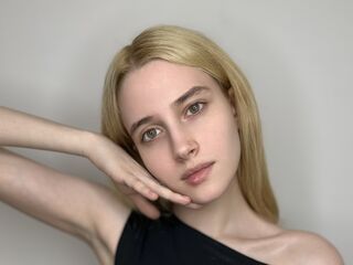 fingering cam slut EmmaHurriet