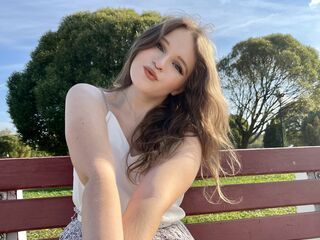 beautiful cam girl EssyMilton