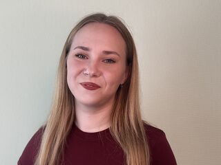 naughty camgirl masturbating with vibrator EugeniaDaily