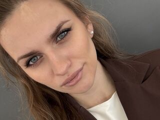 topless webcamgirl GabrielleNoneman