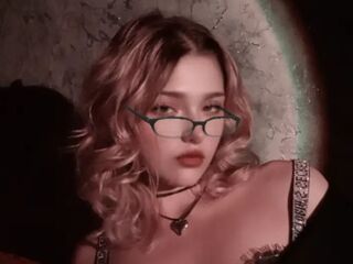naughty cam girl masturbating with dildo GlynisLathon
