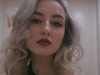 topless webcamgirl HanaBoysel