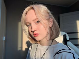 naughty camgirl masturbating with vibrator IleneDrones