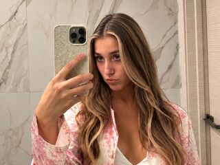 webcamgirl chatroom JohnieBritton