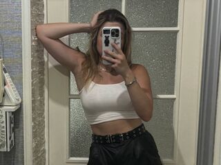 naughty camgirl masturbating with vibrator JulioSaberi