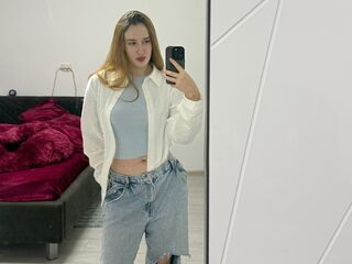 shaved pussy web cam KellyLynn