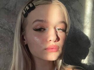 camslut fingering pussy KianaStark