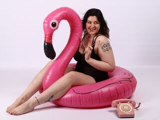 camslut showing tits KiraKovall