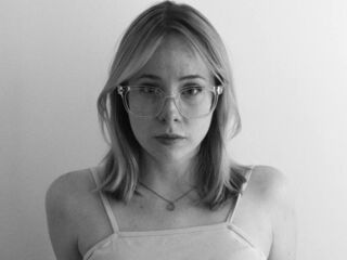 fingering webcamgirl LanaAmster