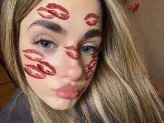 naughty cam girl fingering pussy LatoyaMaccarino