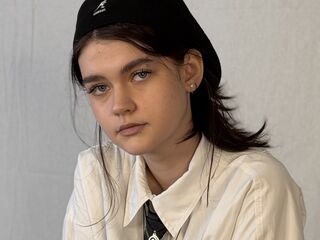 adult nude chat LeannMolineaux