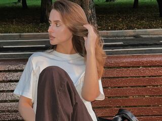 nude webcamgirl pic LeslieDorian