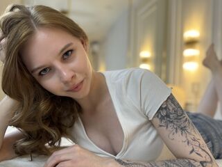 camgirl playing with dildo LilyMouss