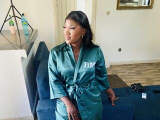 naughty camgirl masturbating with vibrator LisaNitti