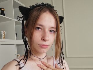 masturbating girl LynetteHeart