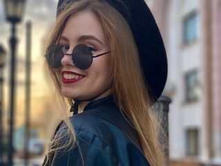 hot cam girl masturbating MaiaOshman