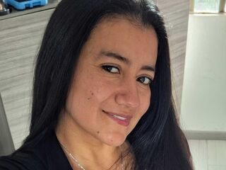 camgirl masturbating with vibrator MariaThomp