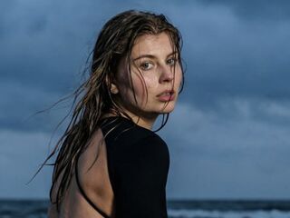 naked girl with webcam fingering MilaOlivers