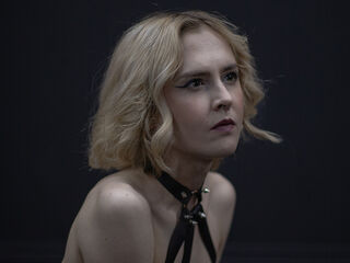 cam girl playing with sextoy MilaVeyra