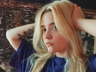 fingering webcamgirl picture MonnieMoniz