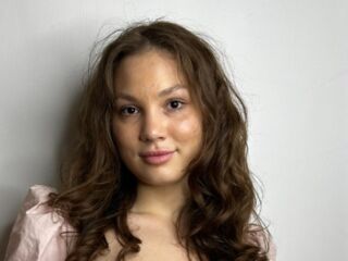 camwhore fingering shaved pussy RegenaCrichlow