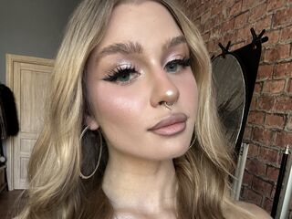 girl shaving pussy SaphiraLuxe