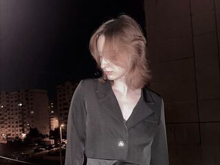 camgirl masturbating with sex toy ShirleenWiens