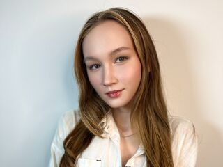 topless cam girl SynneFell