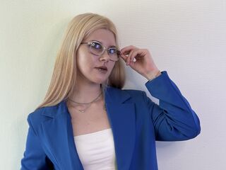 naked camgirl masturbating with vibrator TommieMalkani