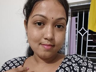 hot cam girl fingering shaved pussy TrishaSaha